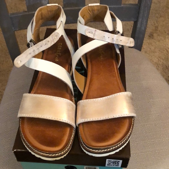 Sandals - Picture 3 of 3